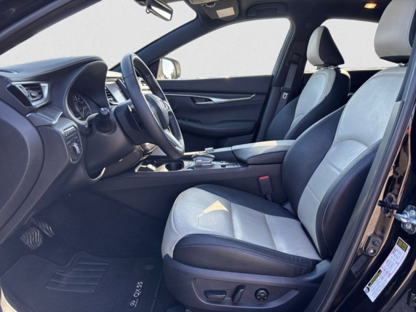 Certified 2025 INFINITI QX55 Luxe image 10