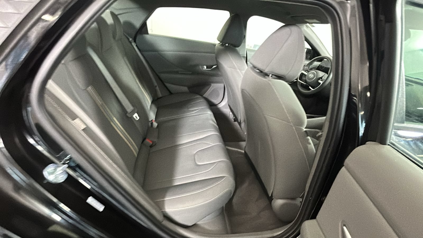 Certified 2025 Hyundai Elantra SEL FWD image 30