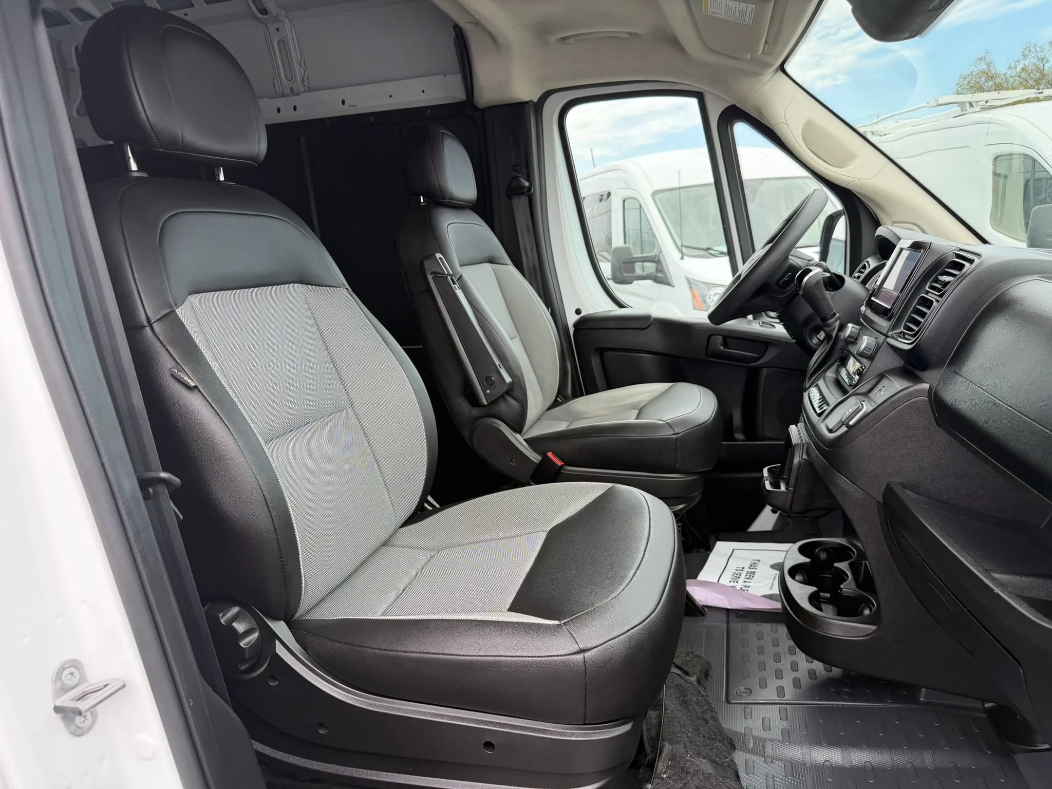 Used 2025 RAM ProMaster 2500 w/ Convenience Group FWD image 15