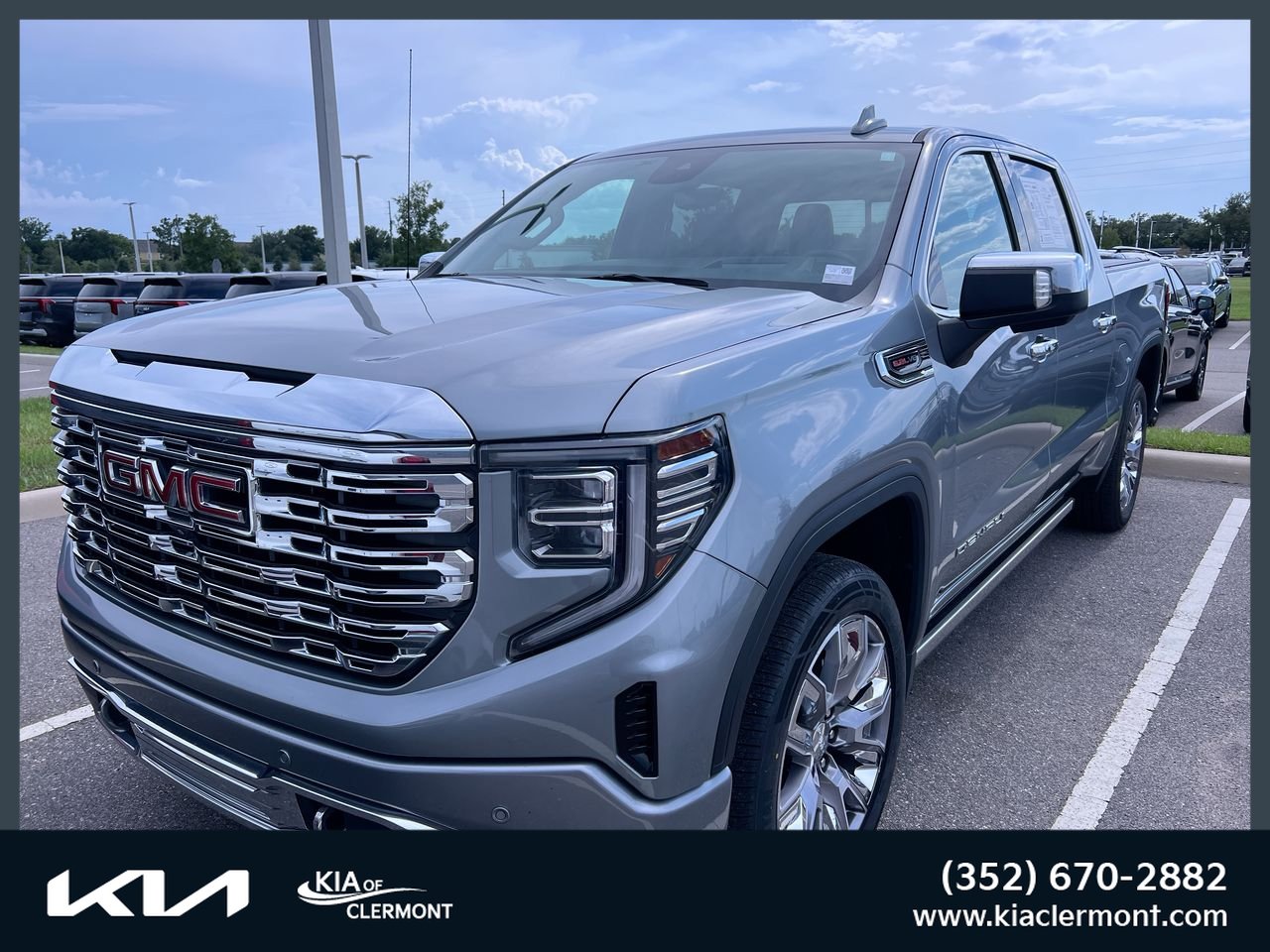 Used 2023 GMC Sierra 1500 Denali w/ Denali Reserve Package AWD/4WD image 1
