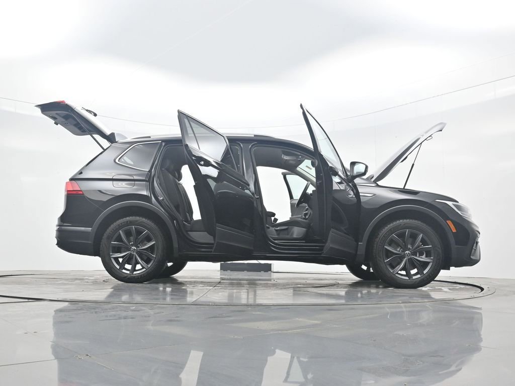 Used 2023 Volkswagen Tiguan SE FWD image 43