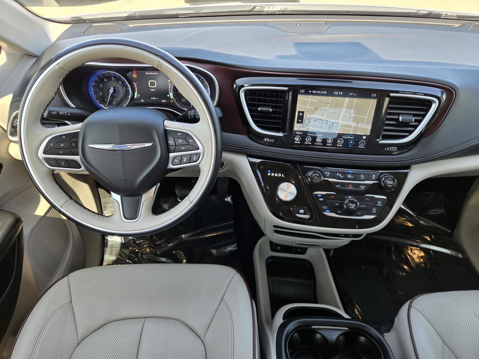 Used 2018 Chrysler Pacifica Limited w/ Tire & Wheel Group FWD image 8