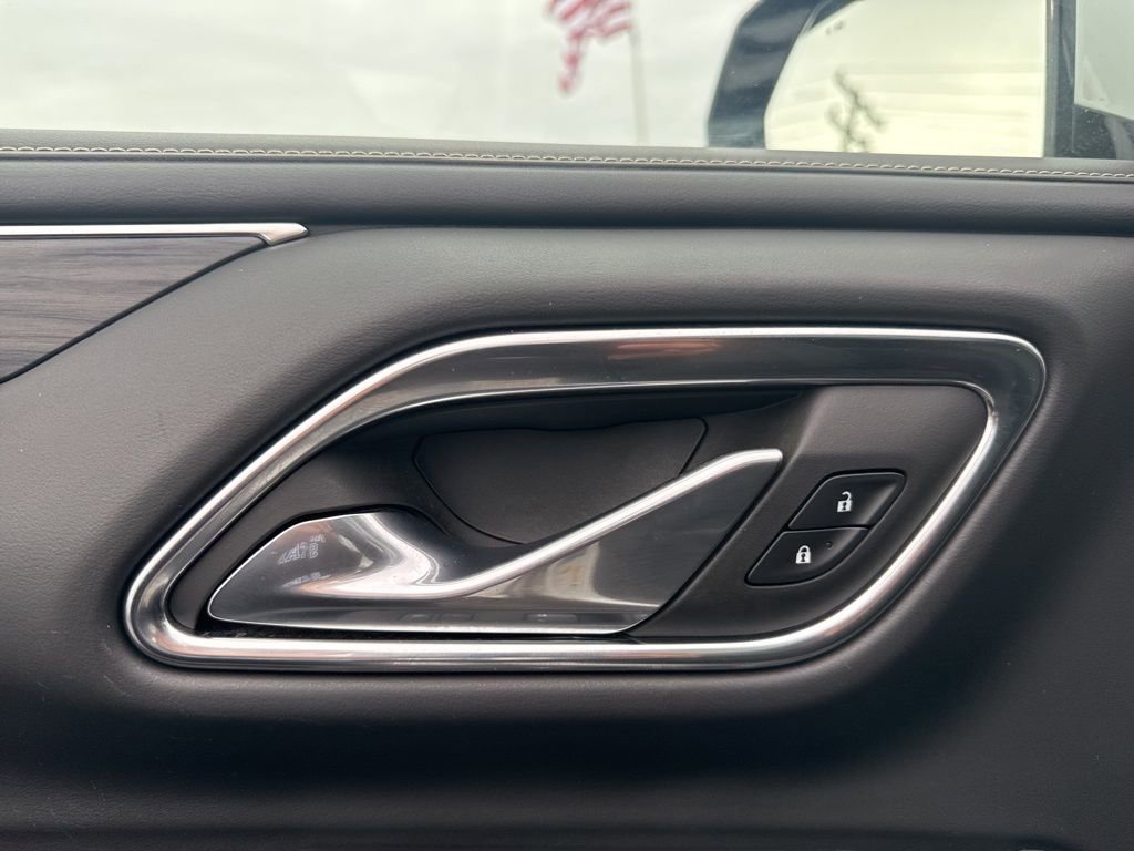 Used 2023 GMC Yukon SLT w/ SLT Premium Package image 12