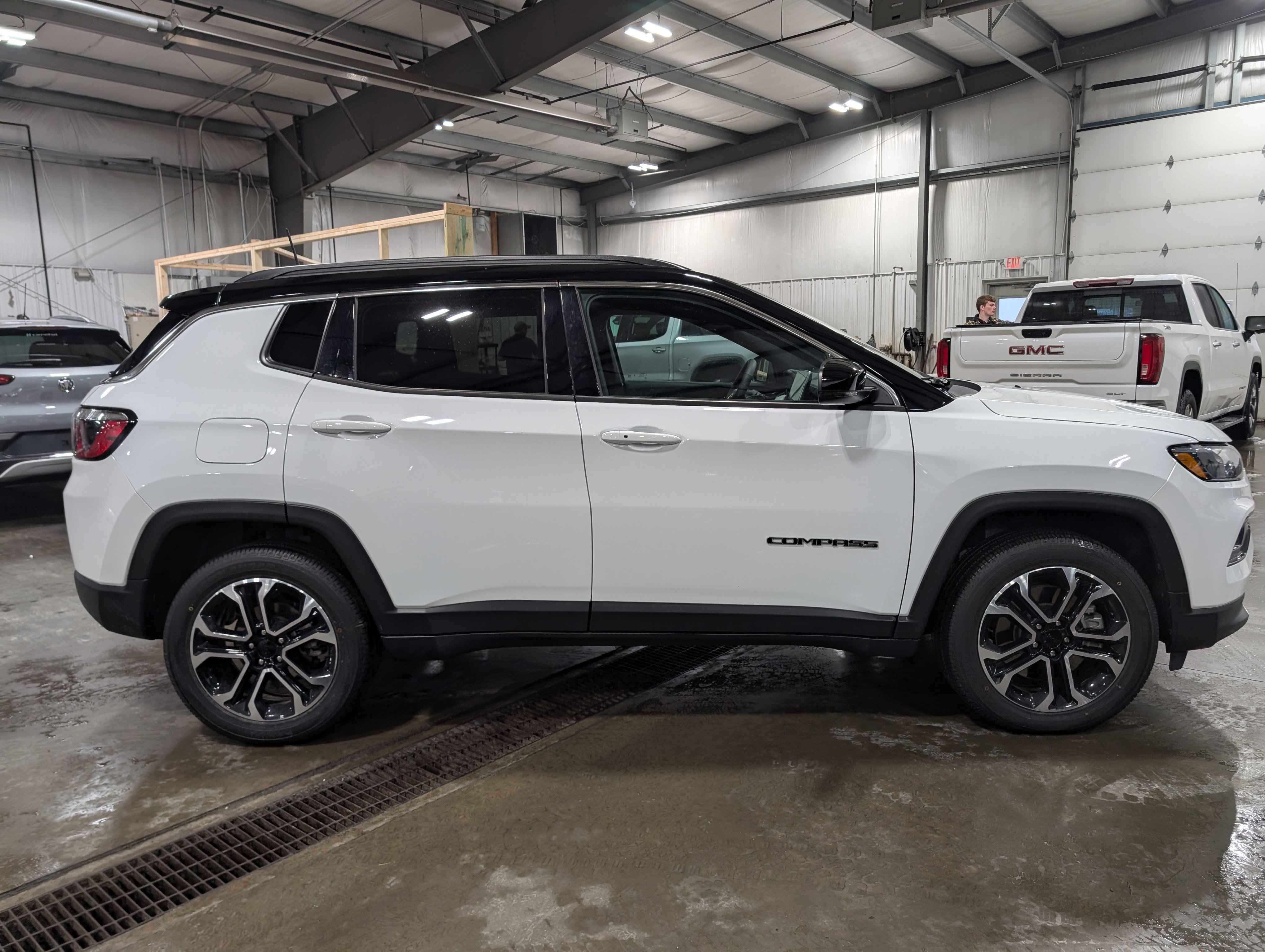 Used 2023 Jeep Compass Limited w/ Sun and Sound Group image 3