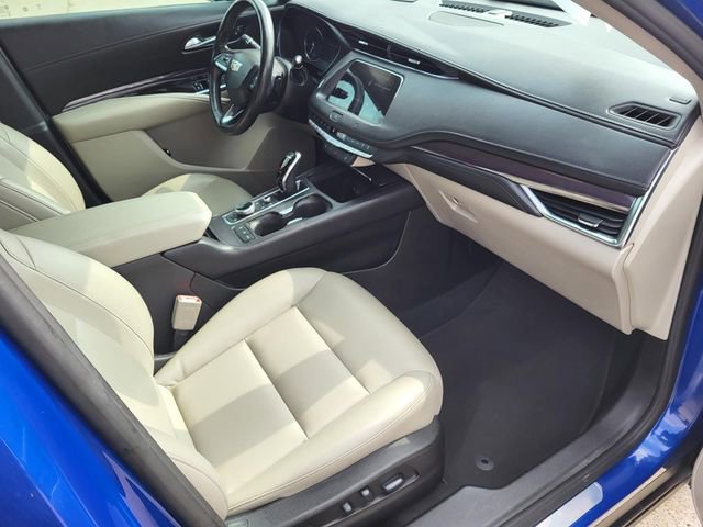 Used 2021 Cadillac XT4 Luxury w/ Cold Weather Package image 21