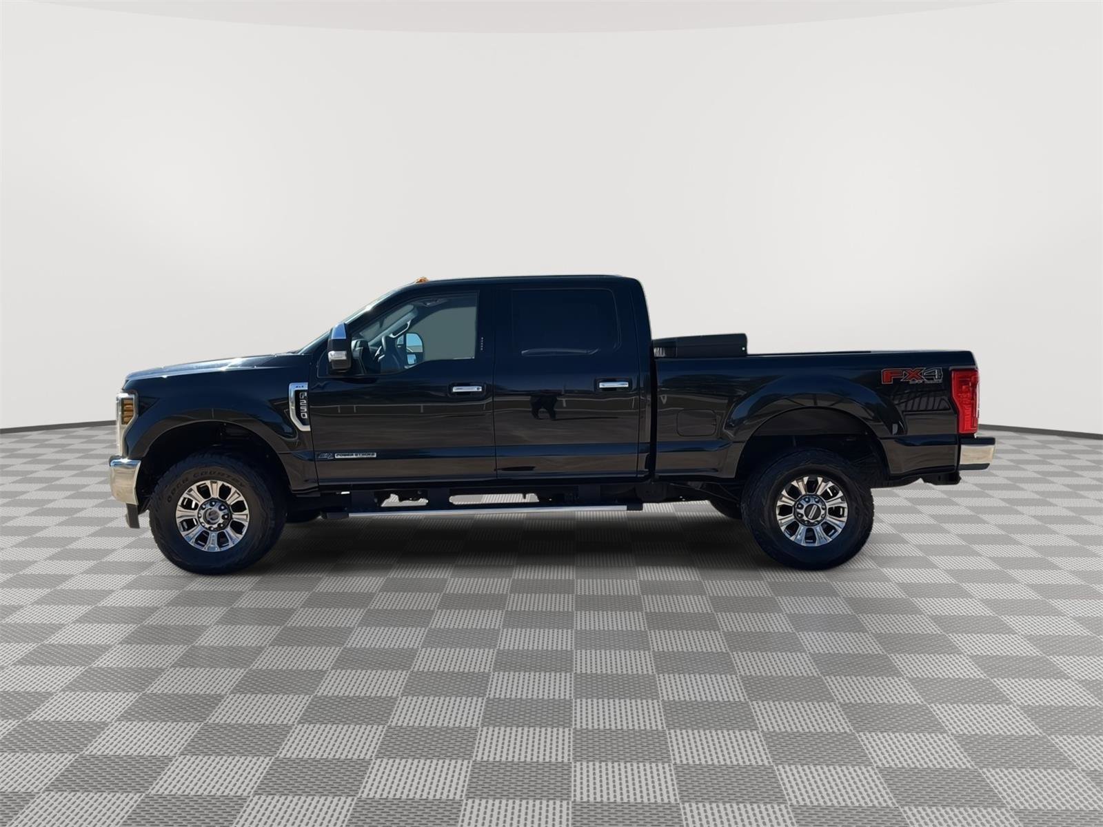 Used 2019 Ford F250 XLT w/ XLT Premium Package image 2