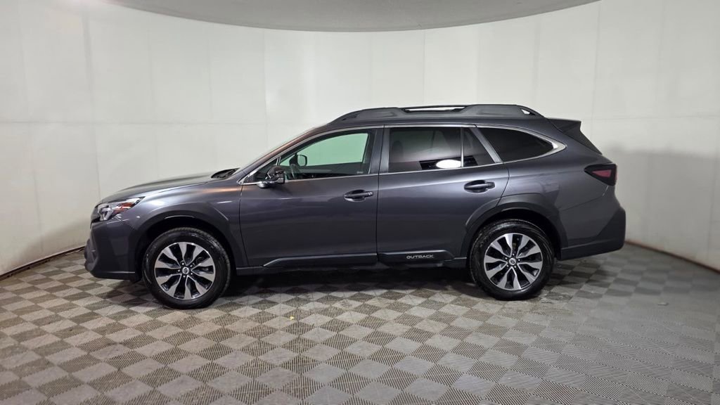 Used 2023 Subaru Outback Limited image 3