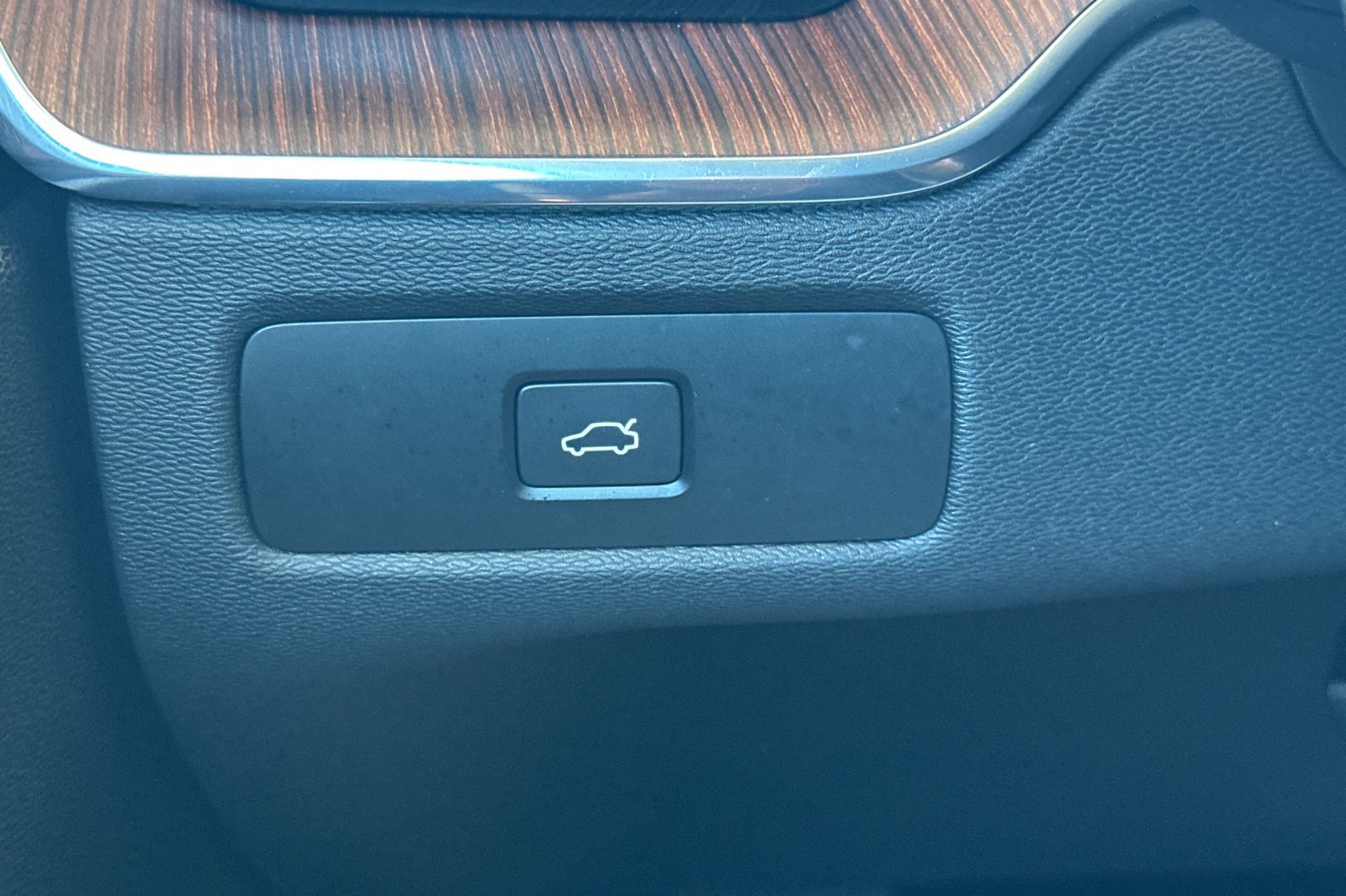 Certified 2023 Volvo XC60 B5 Plus w/ Climate Package FWD image 33