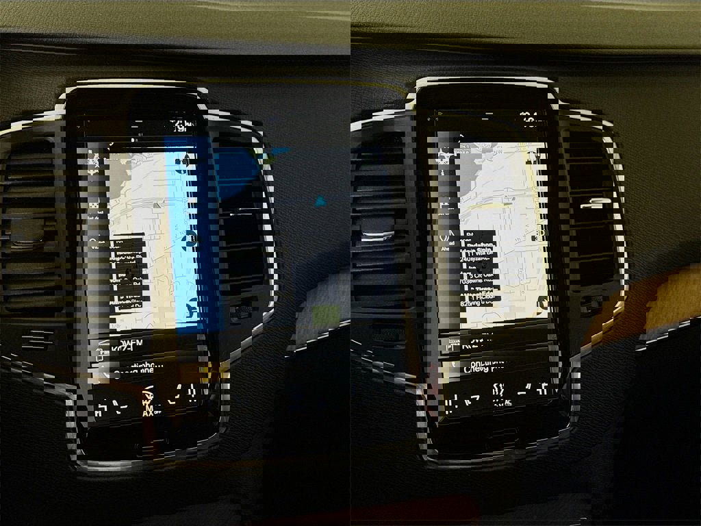 Used 2022 Volvo XC90 T8 Inscription Expression w/ Protection Package Premier image 7