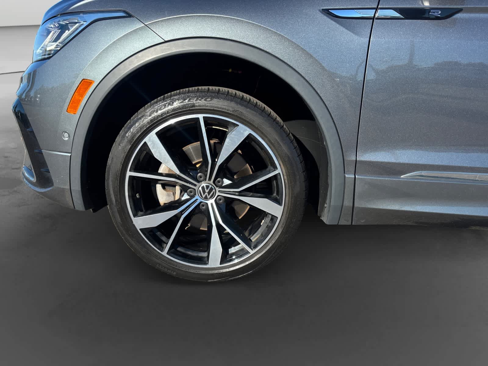 Used 2022 Volkswagen Tiguan SEL R-Line AWD/4WD image 9