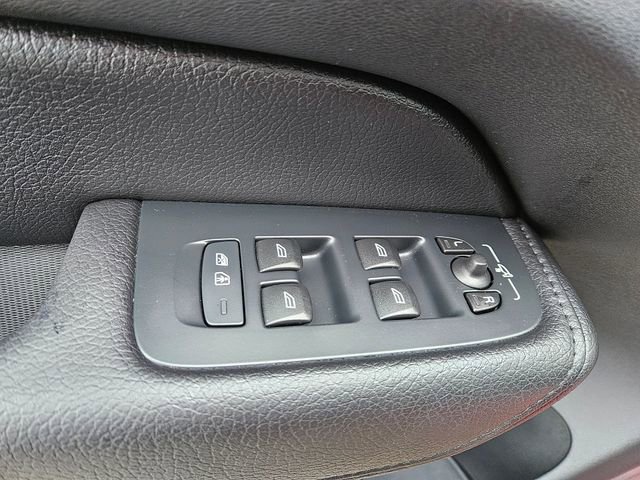 Used 2021 Volvo XC60 T5 Momentum w/ Advanced Package image 18