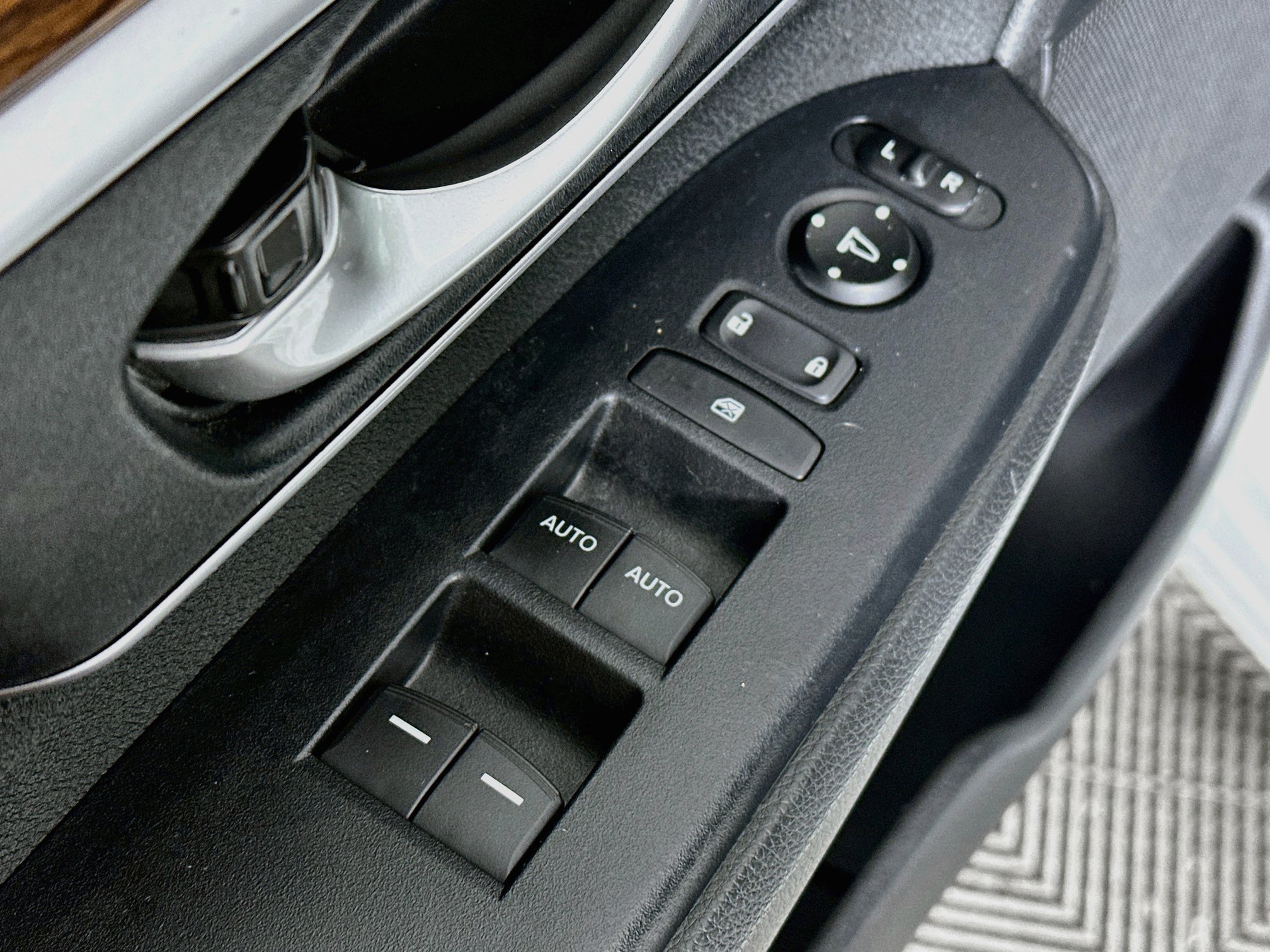 Used 2018 Honda CR-V EX image 17