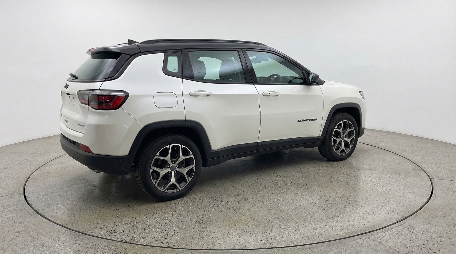 Used 2025 Jeep Compass Limited image 9