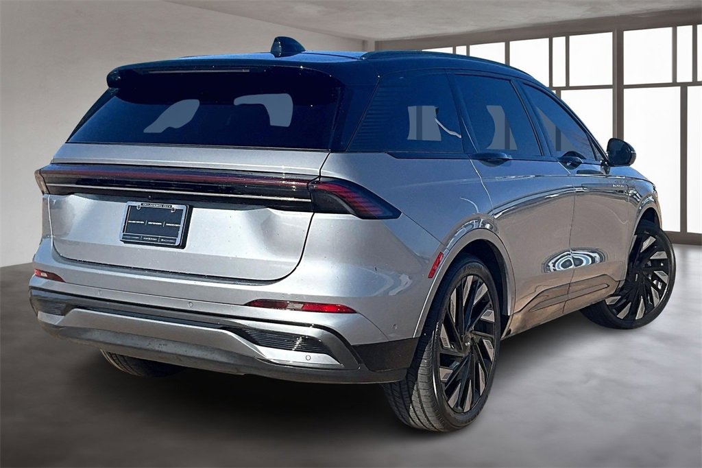 Used 2024 Lincoln Nautilus Reserve w/ Equipment Group 202A image 2