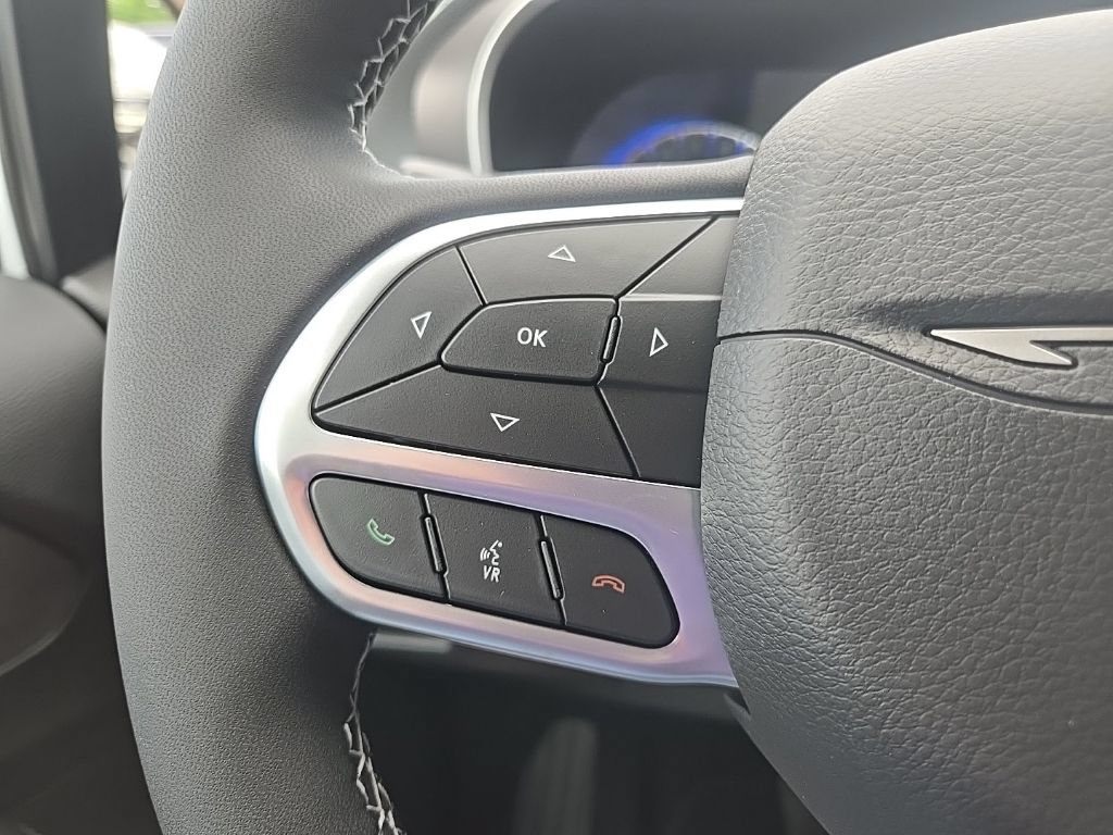 New 2027 Chrysler Pacifica Select w/ Family Tech Group FWD image 44