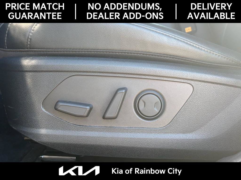 Used 2025 Kia Sportage EX FWD image 11