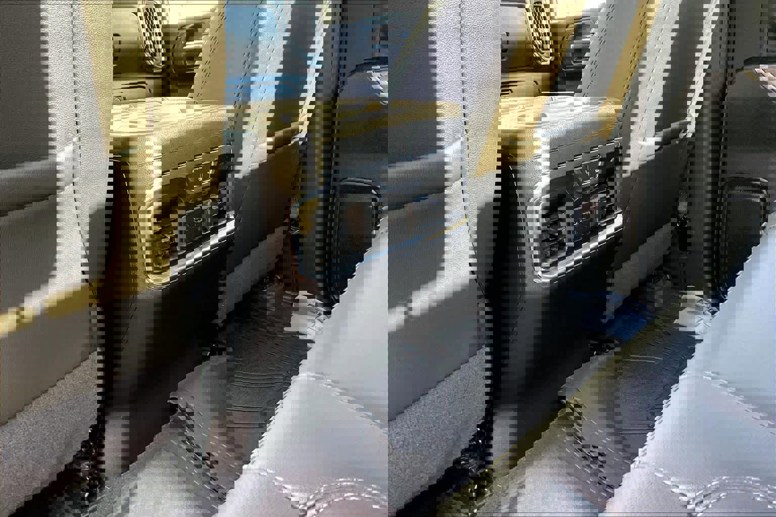 Used 2020 Chevrolet Silverado 3500 LTZ w/ LTZ Premium Package image 34