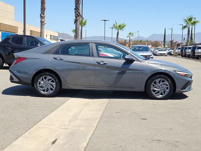 New 2026 Hyundai Elantra Hybrid FWD image 31