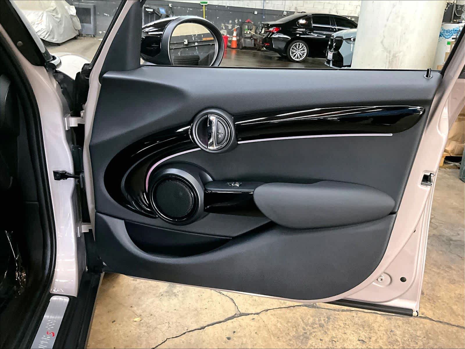 Used 2024 MINI Cooper S w/ Signature Upholstery Package FWD image 27