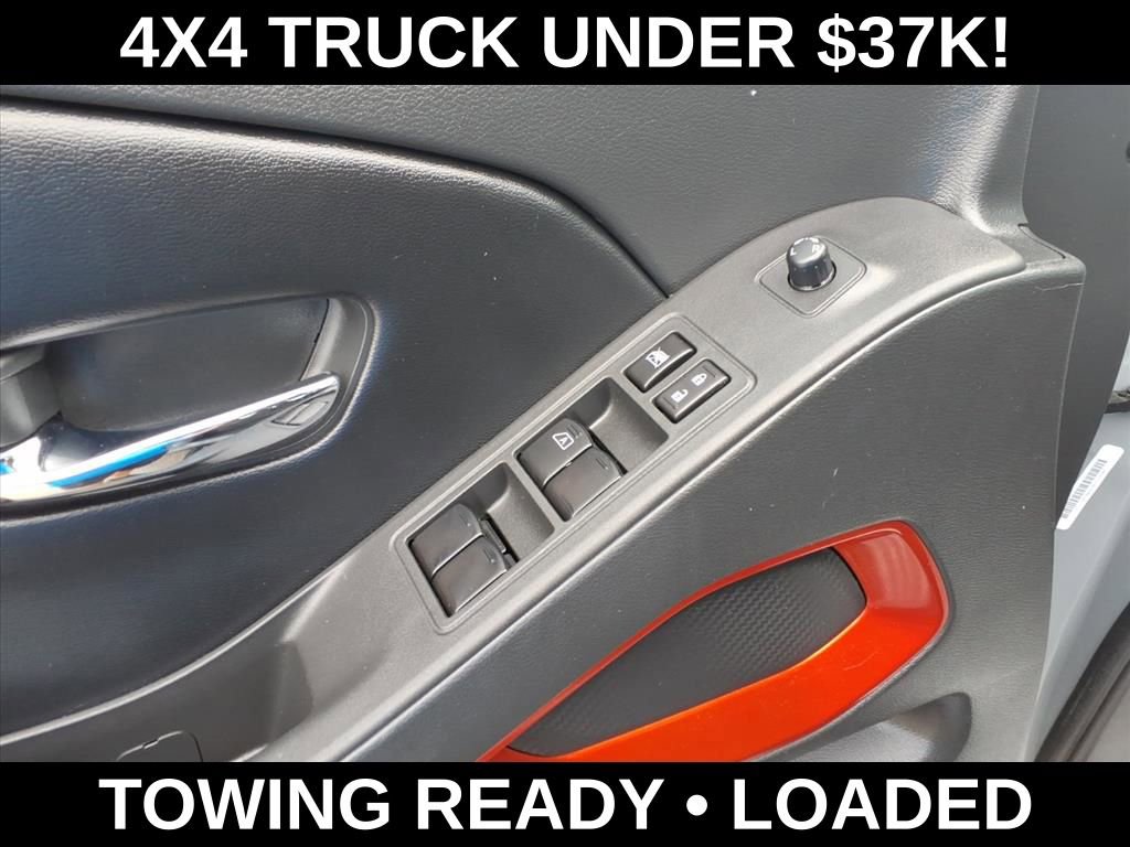 Used 2025 Nissan Frontier PRO-4X image 12