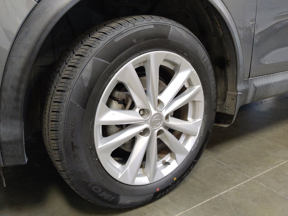 Used 2018 Nissan Rogue Sport SV FWD image 31