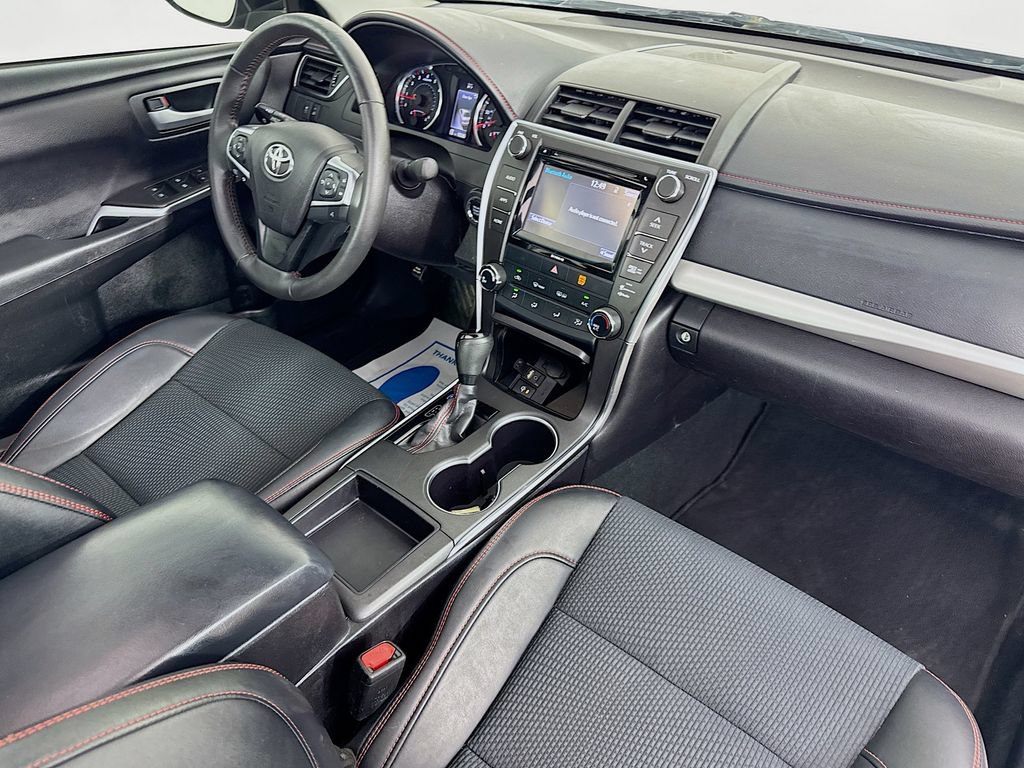 Used 2017 Toyota Camry SE w/ Moonroof Package FWD image 35