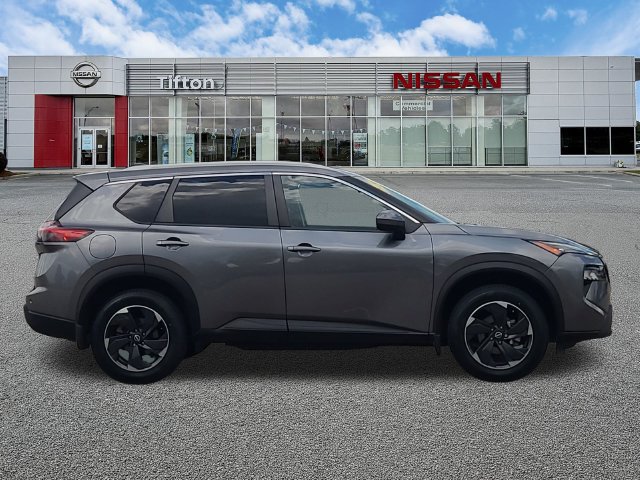 Used 2024 Nissan Rogue SV w/ SV Premium Package FWD image 8