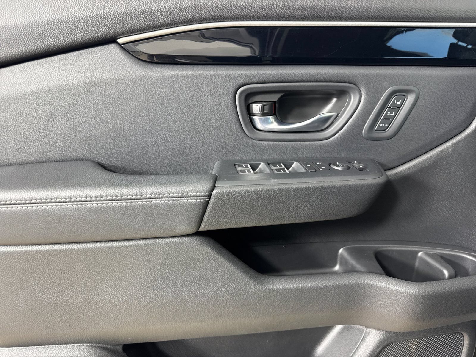 Used 2025 Honda Pilot EX-L image 11