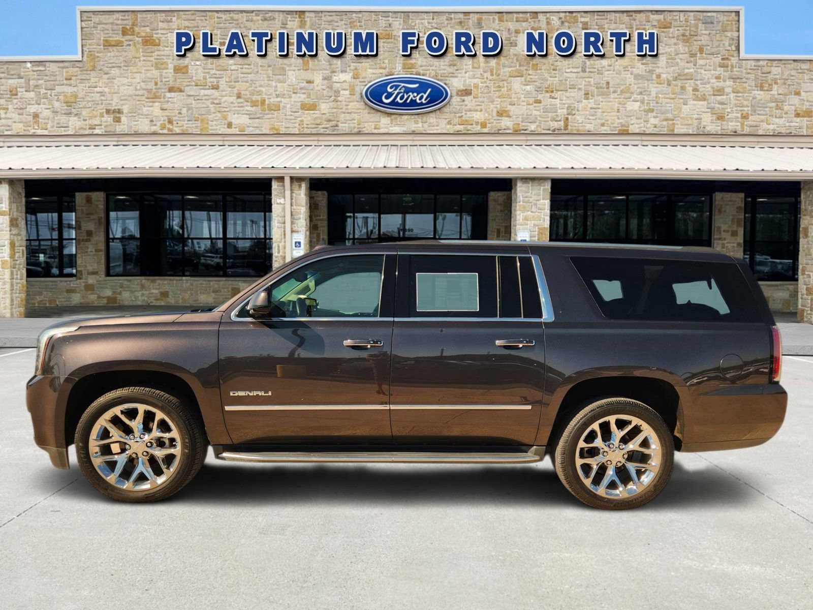 Used 2018 GMC Yukon XL Denali w/ Open Road Package AWD/4WD image 3