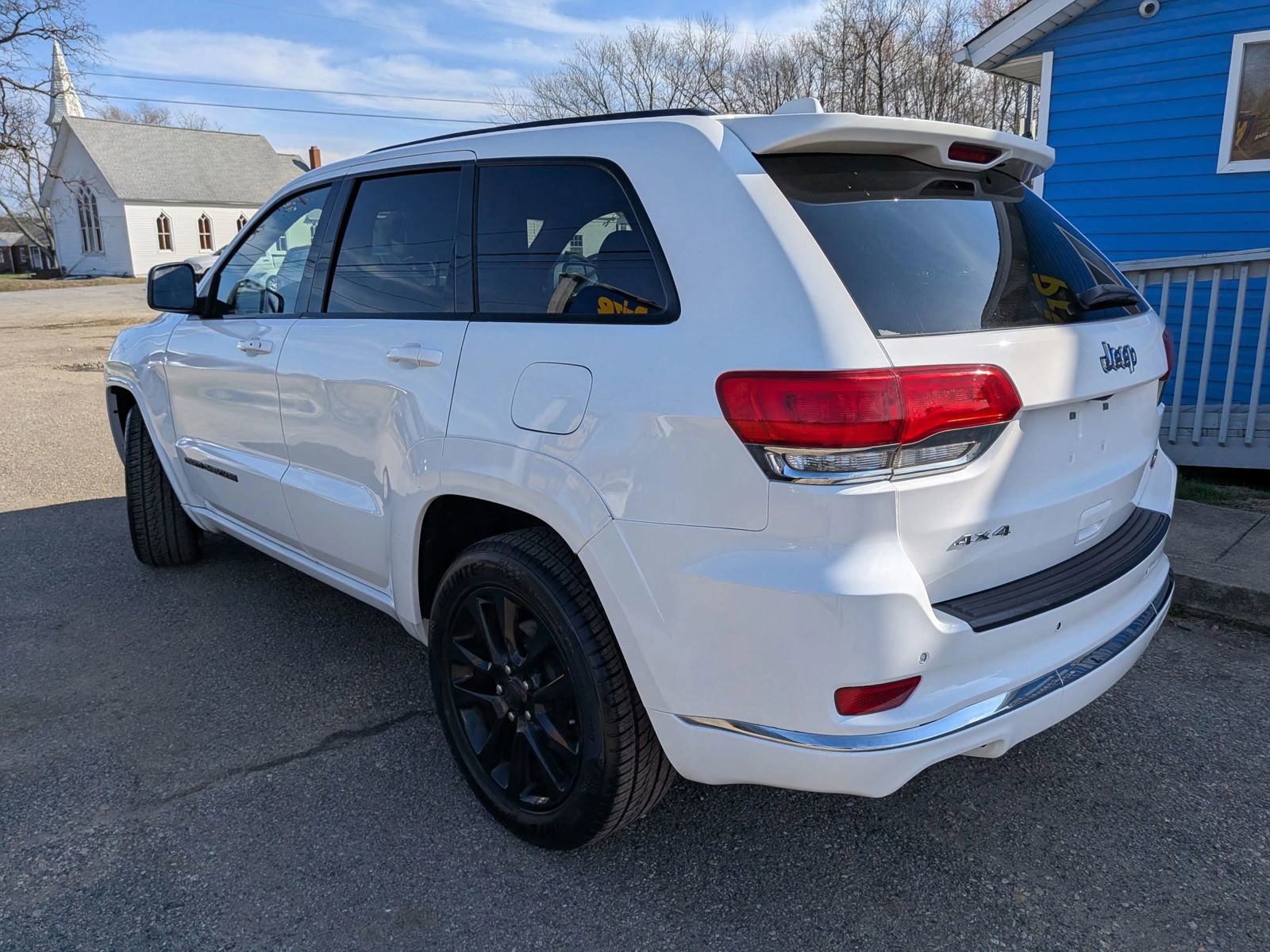 Used 2019 Jeep Grand Cherokee Altitude image 4