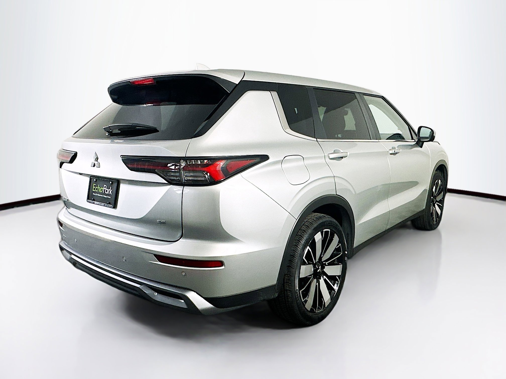 Used 2025 Mitsubishi Outlander SE FWD image 9
