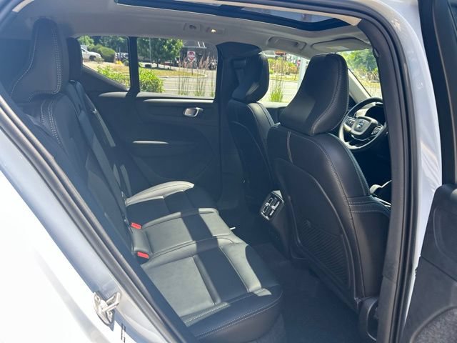 Certified 2025 Volvo XC40 B5 Core AWD/4WD image 13