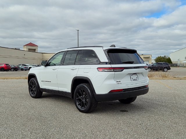 Used 2024 Jeep Grand Cherokee Altitude AWD/4WD image 7
