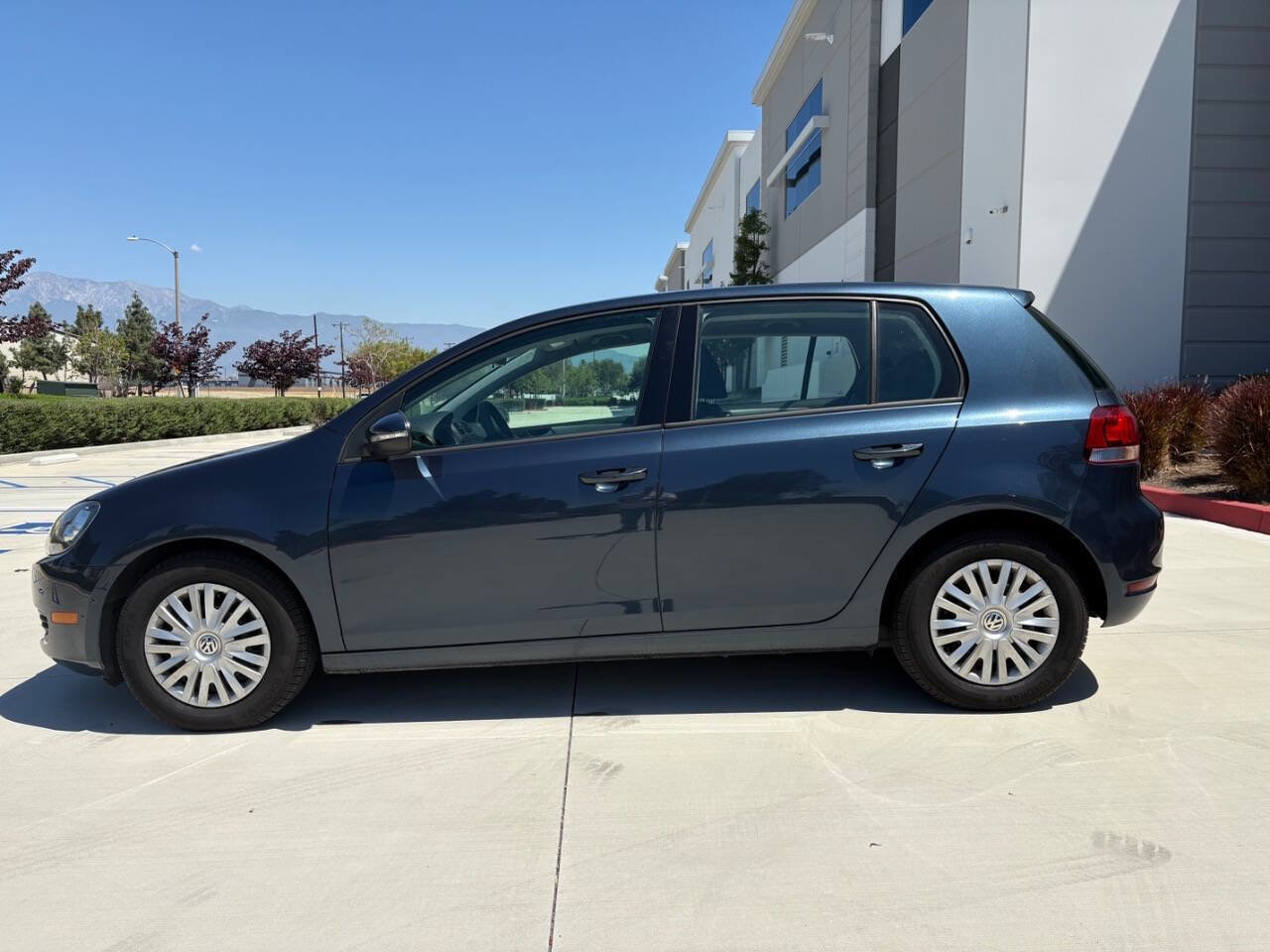 Used 2013 Volkswagen Golf 4-Door FWD image 8