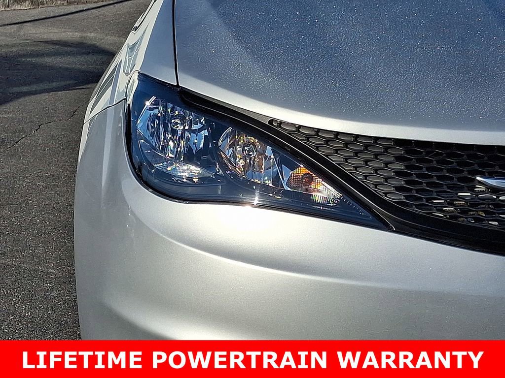 Used 2024 Chrysler Voyager LX image 10