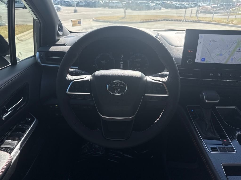Used 2025 Toyota Sienna XSE w/ XSE Plus Package image 18