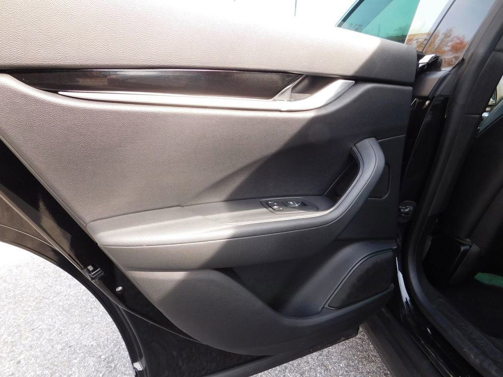 Used 2019 Maserati Levante image 11