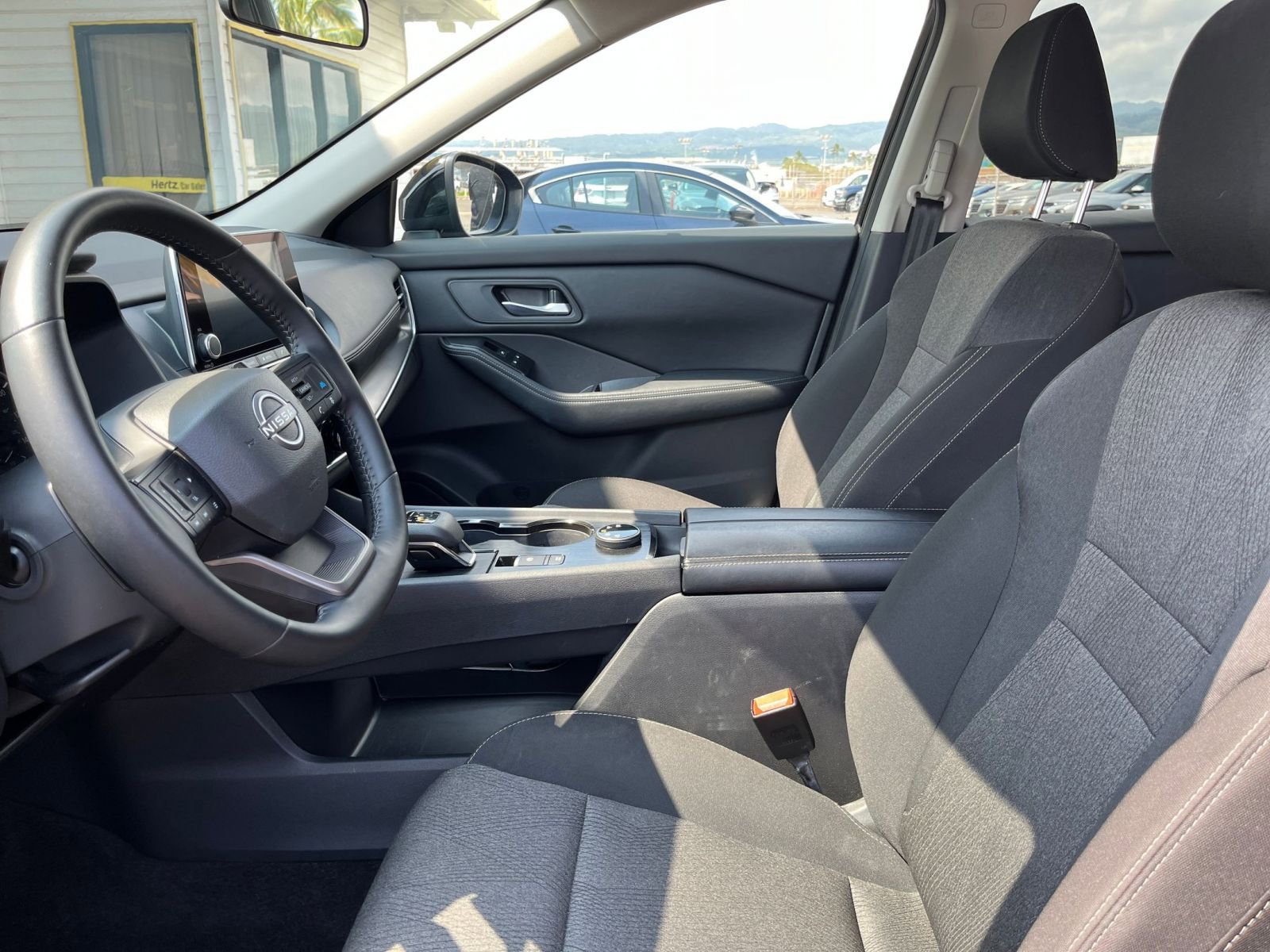 Used 2025 Nissan Rogue SV image 29