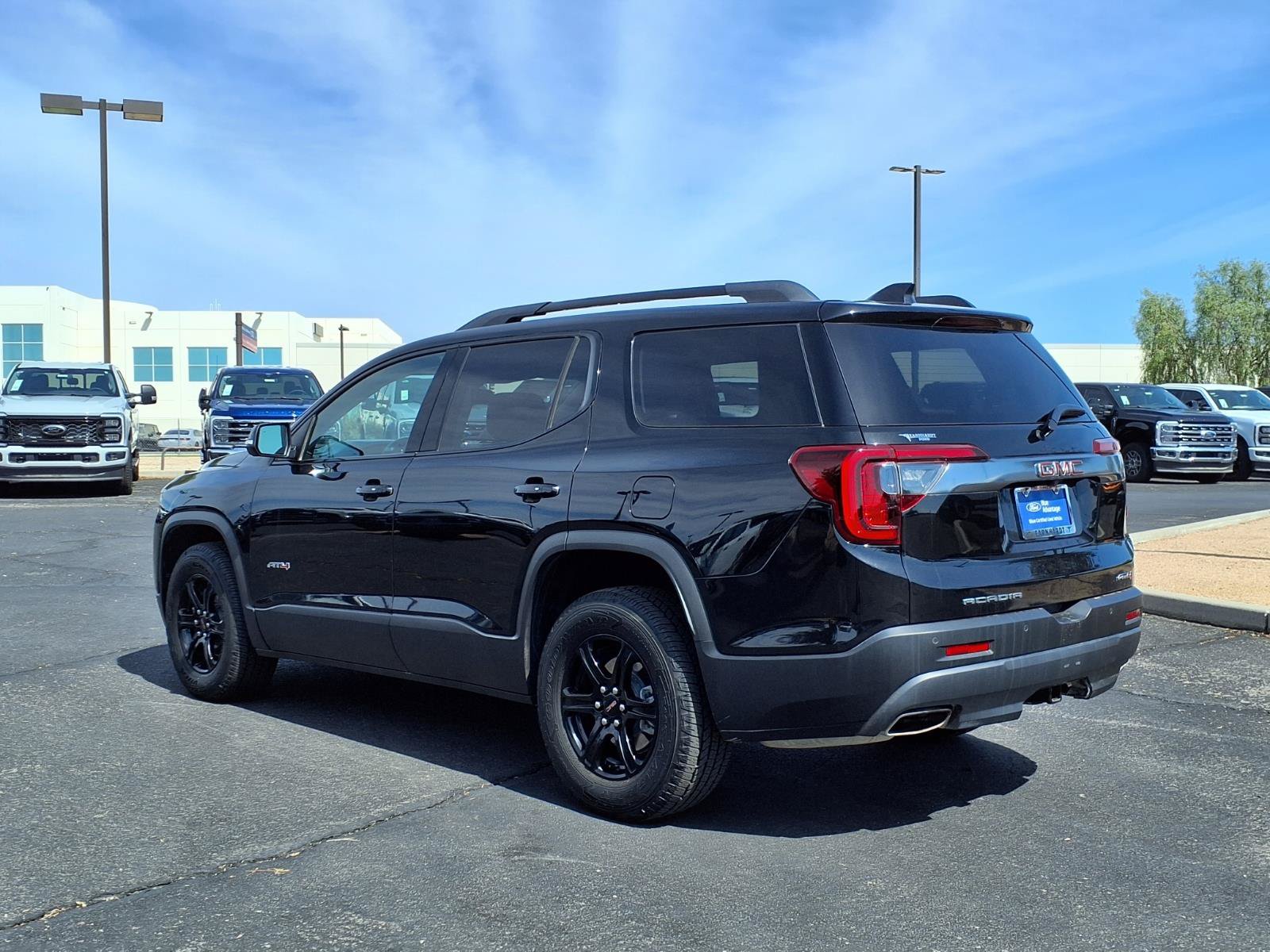 Used 2022 GMC Acadia AT4 w/ Technology Package AWD/4WD image 4