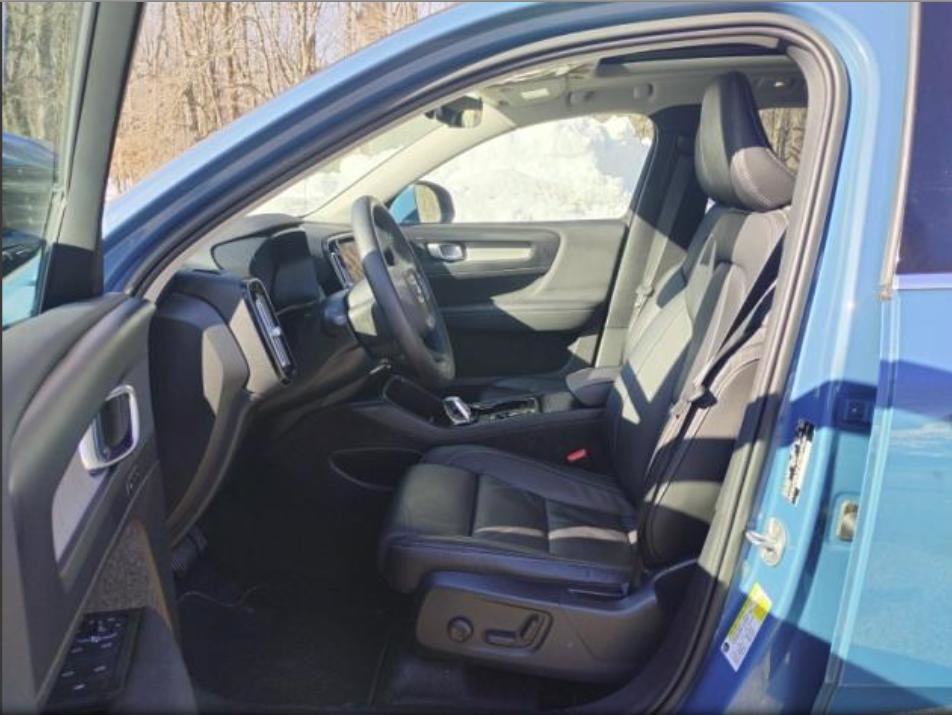 Used 2023 Volvo XC40 B5 Plus w/ Driver Assist Package image 14