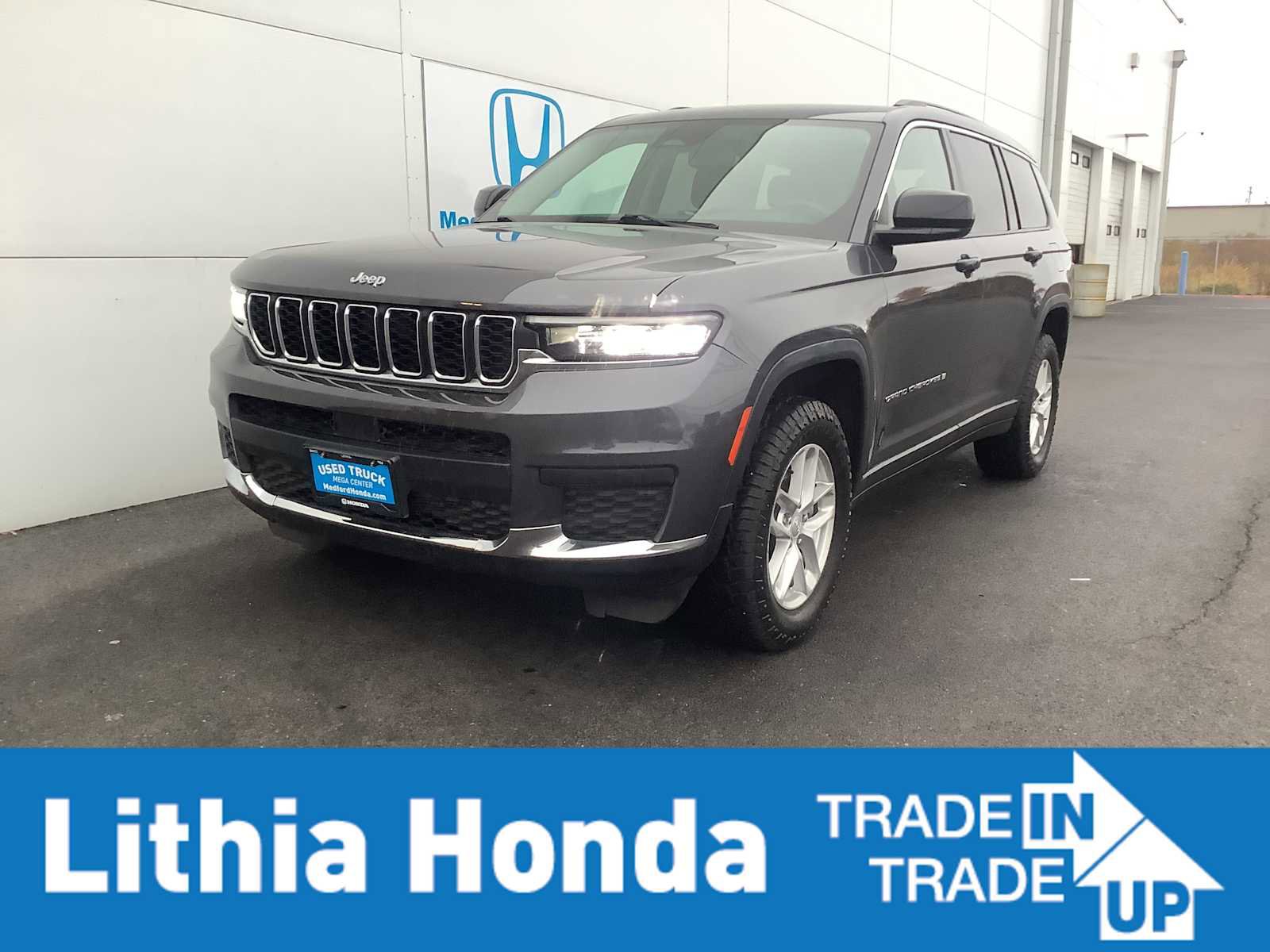 Used 2023 Jeep Grand Cherokee L Laredo image 1