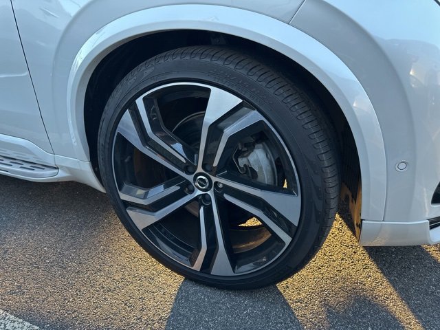 Used 2021 Volvo XC90 T8 R-Design w/ Advanced Package image 3