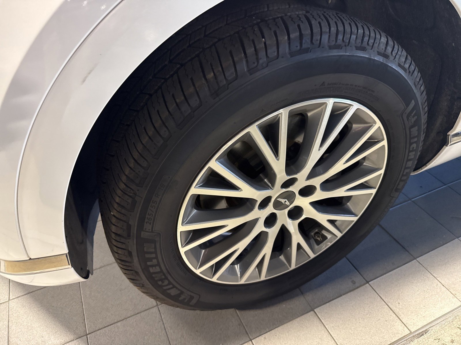 Used 2024 Genesis GV80 2.5T image 3