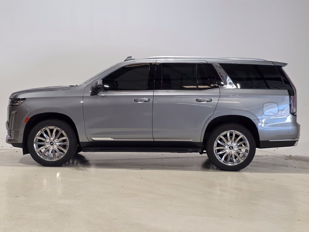 Used 2023 Cadillac Escalade Premium Luxury AWD/4WD image 3