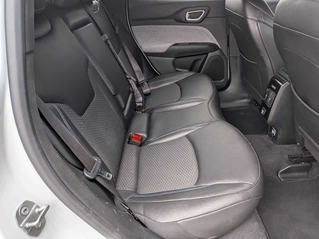 Certified 2025 Jeep Compass Latitude AWD/4WD image 16