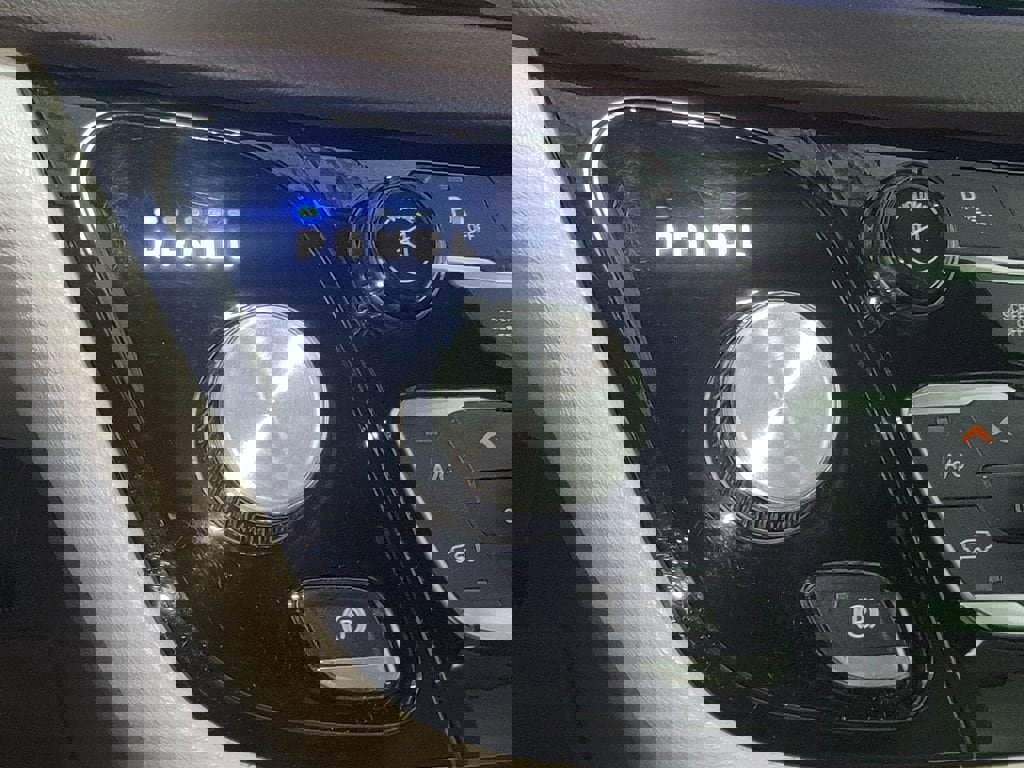 Used 2017 Chrysler Pacifica Touring-L image 22