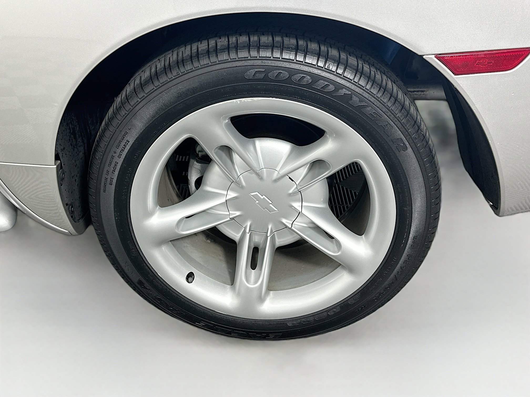 Used 2004 Chevrolet SSR w/ Preferred Equipment Group RWD image 11