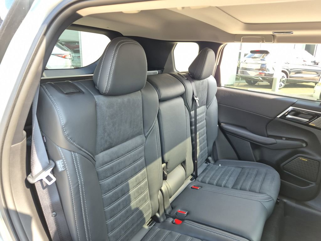 New 2026 Mitsubishi Outlander SE image 88