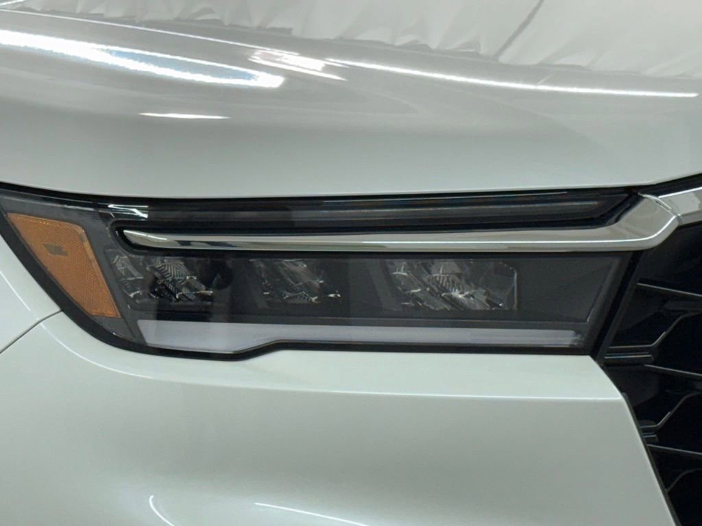 Used 2025 Honda Pilot Elite image 35