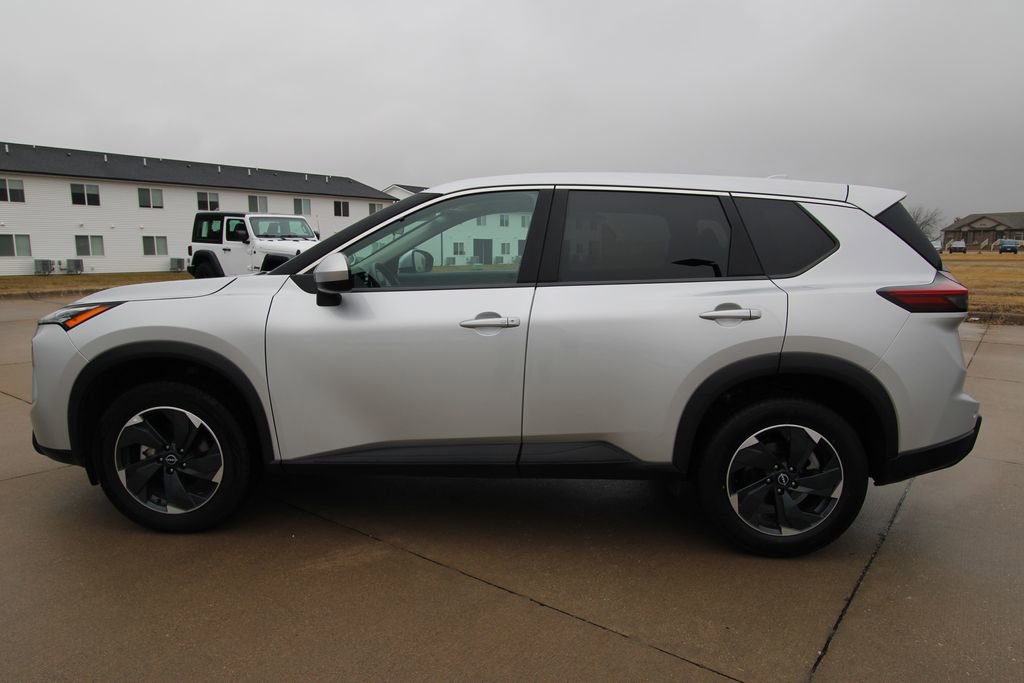 Used 2024 Nissan Rogue SV image 15